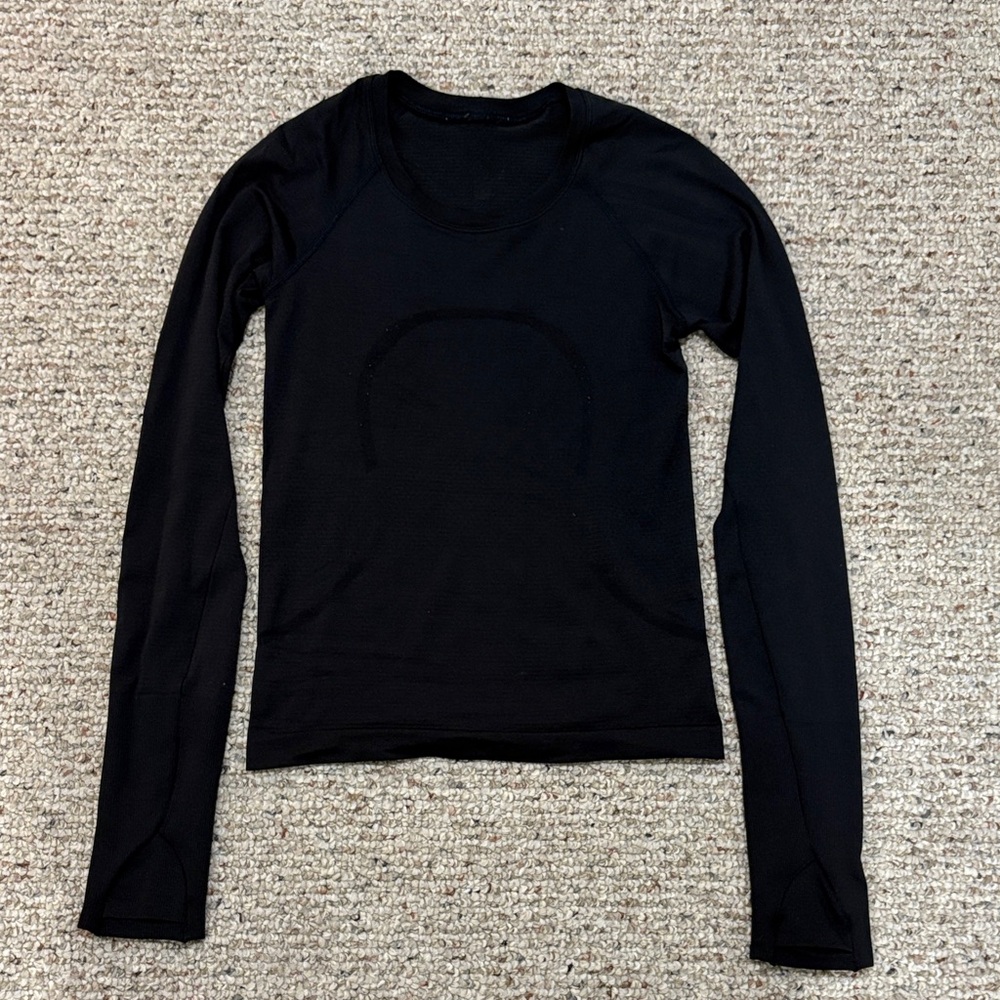 Lululemon Swiftly Tech Long-Sleeve
Shirt 2.0 *Waist Length